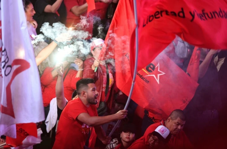 Des partisans de Rixi Moncada, candidate à la présidence du Honduras pour le parti Liberté et Refondation (Libre), assistent à son meeting de clôture de campagne à Tegucigalpa, le 23 novembre 2025