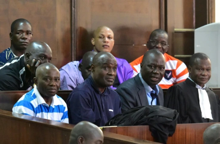 Le général Brunot Dogbo Blé, ancien chef de la Garde Républicaine, (2eD) le 11 avril 2017 lors de son procès à Abidjan