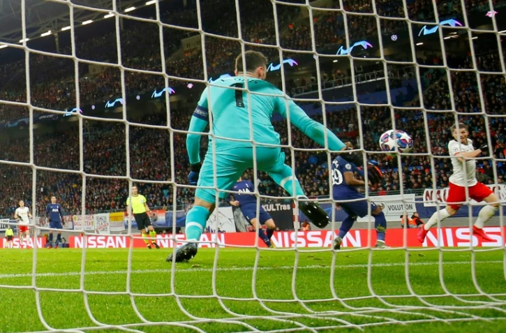 Tottenham et son gardien Hugo Lloris s'inclinent devant Leipzig avec un 2e but de Marcel Sabitzer en 8e retour de Ligue des champions, le 10 mars 2020 en Allemagne
