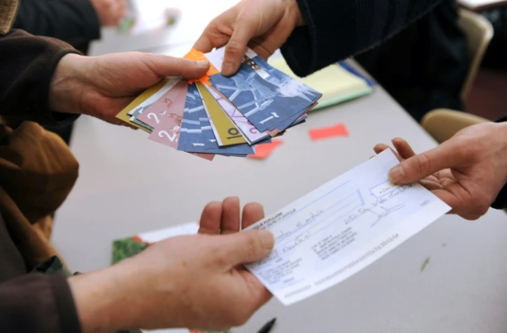 Des billets en "Eusko", la monnaie basque, le 15 janvier 2013 Ă Bayonne