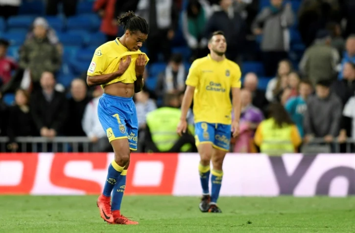 L'attaquant français de Las Palmas Loïc Rémy (g) lors du déplacement à Madrid le 5 novembre 2017