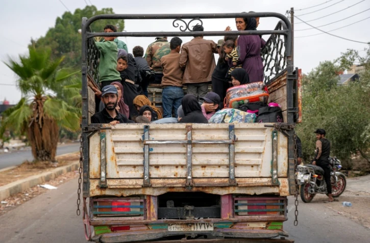 Des membres de tribus bédouines évacués de Soueida, dans le sud de la Syrie, le 21 juillet 2025