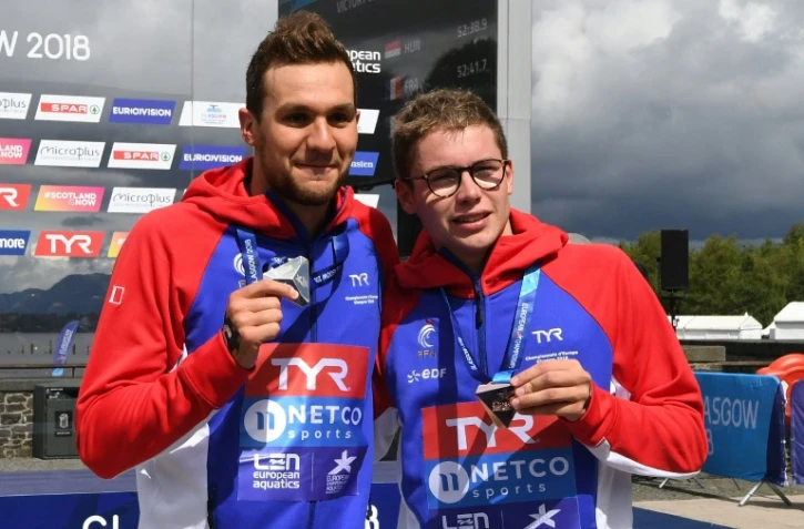 Les Français Axel Reymond et Logan Fontaine, médailles d'argent et de bronze du 5 km en eau libre aux Championnats d'Europe, à Glasgow, le 8 août 2018