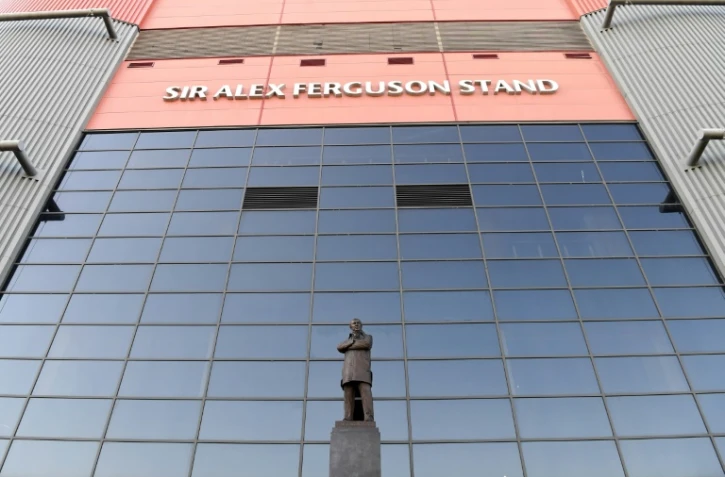 Une statue en l'honneur d'Alex Ferguson devant l'entrée de la tribune à son nom à Old Trafford, le 6 mai 2018 à Manchester