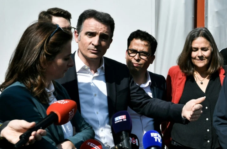 Le maire EELV de Grenoble Eric Piolle (2 de gauche) à Paris, le 27 mars 2022