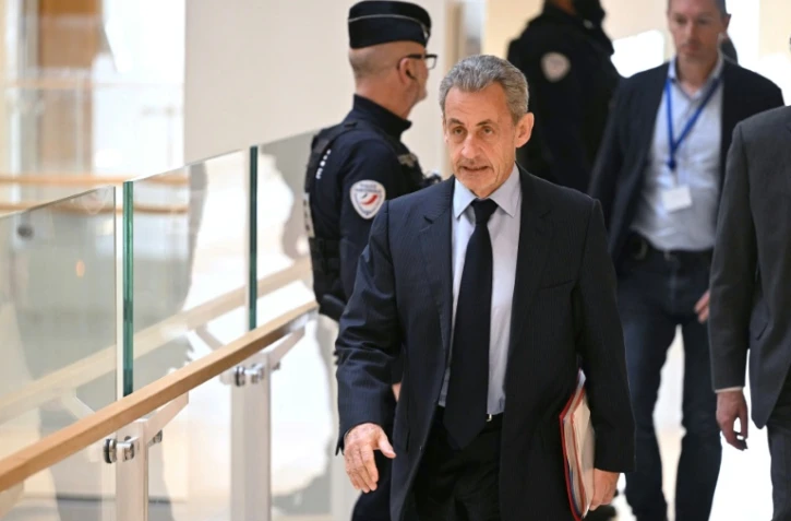L'ancien président Nicolas Sarkozy arrive à une audience du procès des soupçons de financement libyen, le 25 mars 2025 à Paris