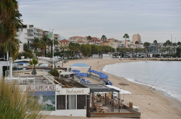 Un restaurant de plage à Golfe Juan, sur la Côte d'Azur, le 15 septembre 2017