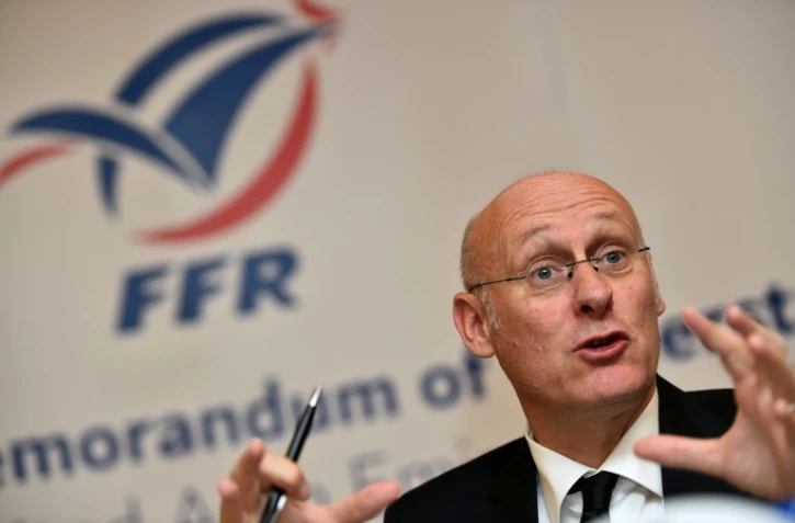 Le président de la Fédération française de rugby Bernard Laporte en conférence de presse, le 6 mai 2017 à Dubaï