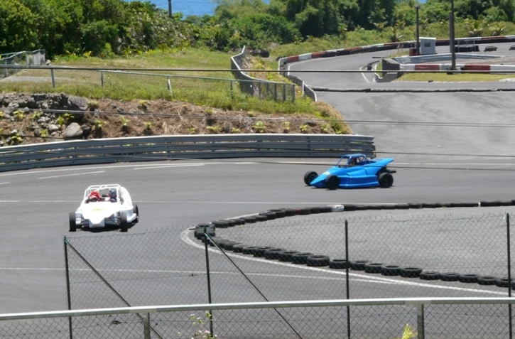 Démonstration d'auto-cross sur le circuit Félix Guichard (photo: Mounice Najafaly)