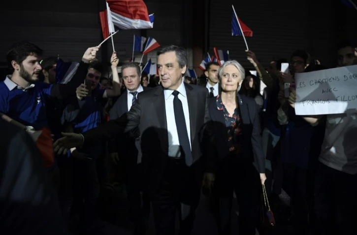François Fillon et sa femme Penelope arrivent à un meeting de campagne à Paris le 29 janvier 2017