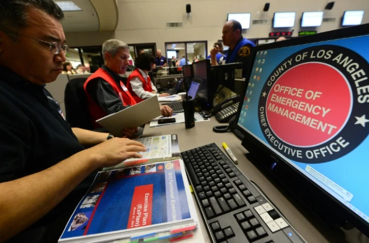 Illustration de professionnels au centre de gestion des urgences de Los Angeles, en Californie, lors
de la simulation d'un tremblement de terre en mars 2013