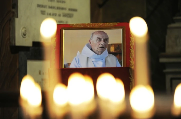 Une photo du père Jacques Hamel exposée le 17 août 2016 à léglise San Luigi dei Francesi à Rome