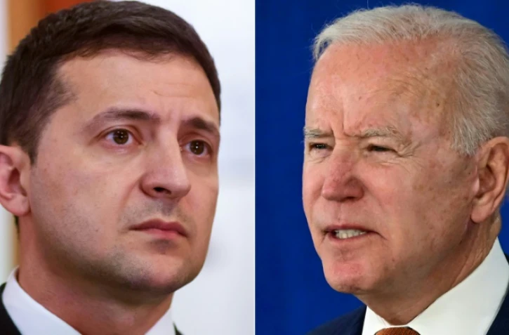 US President Joe Biden (R) spoke with Ukrainian President Volodymyr Zelensky (L) amid fears of a Russian invasion of Ukraine 