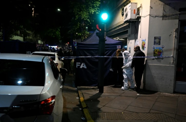 La police scientifique intervient après qu'un homme a pointé une arme à feu vers Cristina Kirchner, à Buenos Aires le 1er septembre