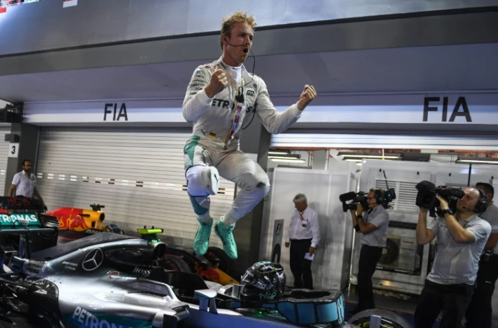 Le pilote Mercedes-AMG Nico Rosberg, vainqueur du GP de Singapour, le 18 septembre 2016 sur le circuit de Marina Bay