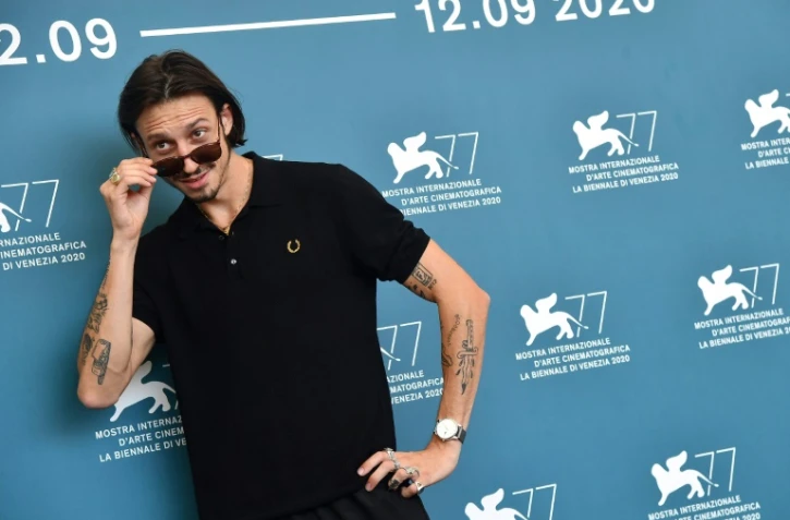Le rappeur Elvis Roméo, lors d'une séance photo au festival du cinéma de Venise, le 5 septembre 2020