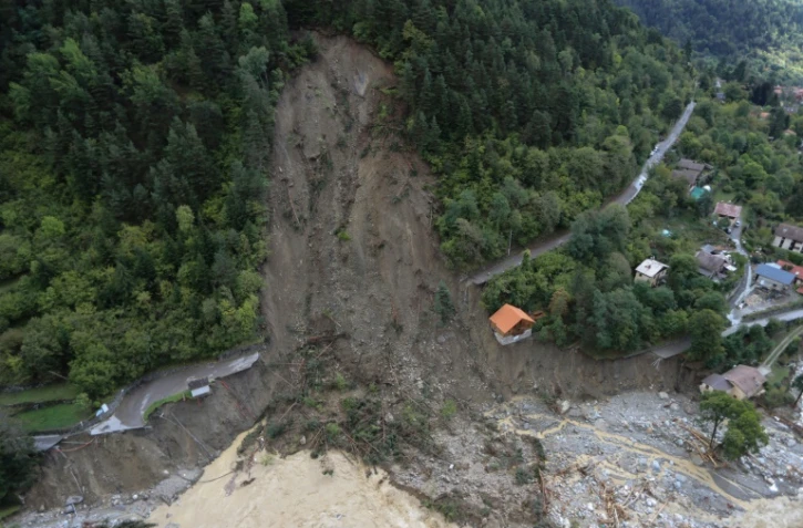 Route coupée par un éboulement à Saint-Martin-Vésubie, le 3 octobre 2020