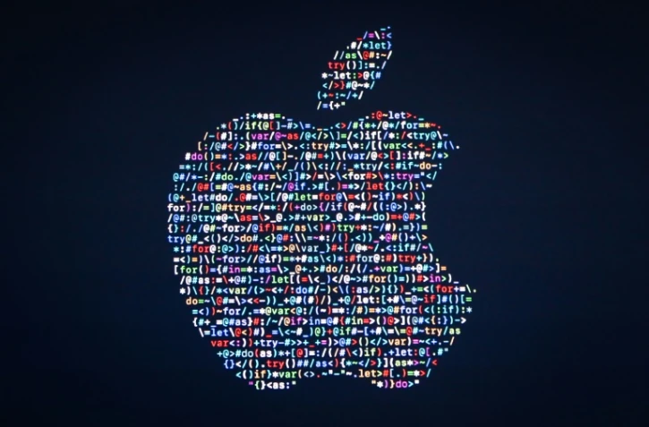 Le logo d'Apple sur un écran de San Francisco, California, le 13 juin 2016
