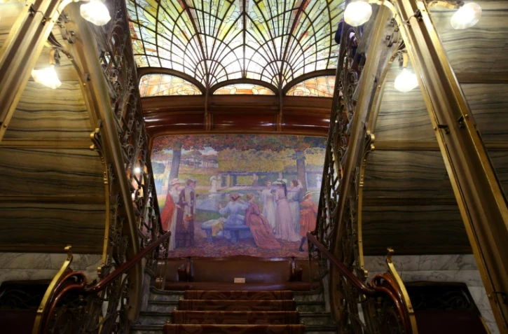 L'escalier et un tableau de l'Hotel Solvay, de l'architecte Victor Horta, emblématique de l'Art Nouveau, le 27 janvier 2021 à Bruxelles