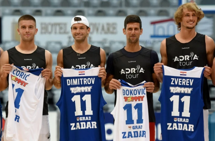 (g à d) Le Croate Borna Coric, le Bulgare Grigor Dimitrov, le Serbe Novak Djokovic (tous trois testés positifs au coronavirus), et l'Allemand Alexander Zverev, posent pour les photographes lors de l'Adria Tour, à Zadar, le 18 juin 2020