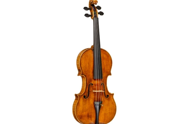 Cette photo mise à disposition par la société Tarisio montre un violon Stradivarius vendu pour 15,3 millions de dollars jeudi aux enchères