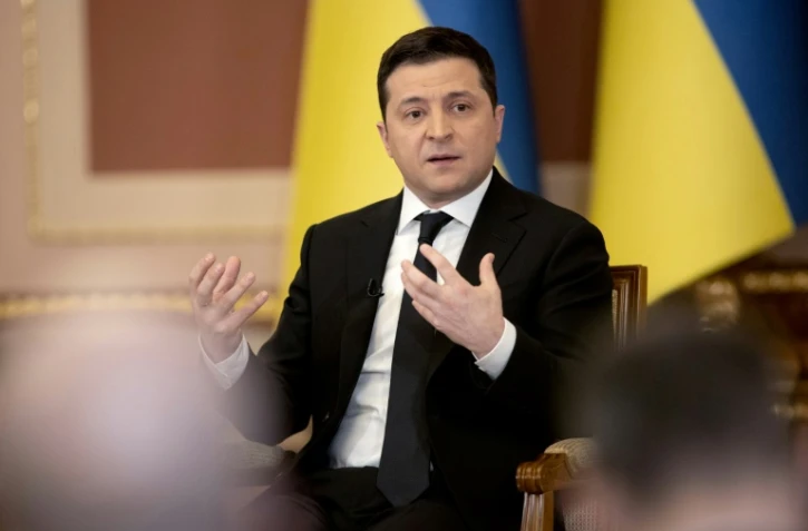 Photo prise et fournie par la présidence ukrainienne le 28 janvier 2022 montrant le chef de l'Etat ukrainien Volodymyr Zelensky en conférence de presse à Kiev