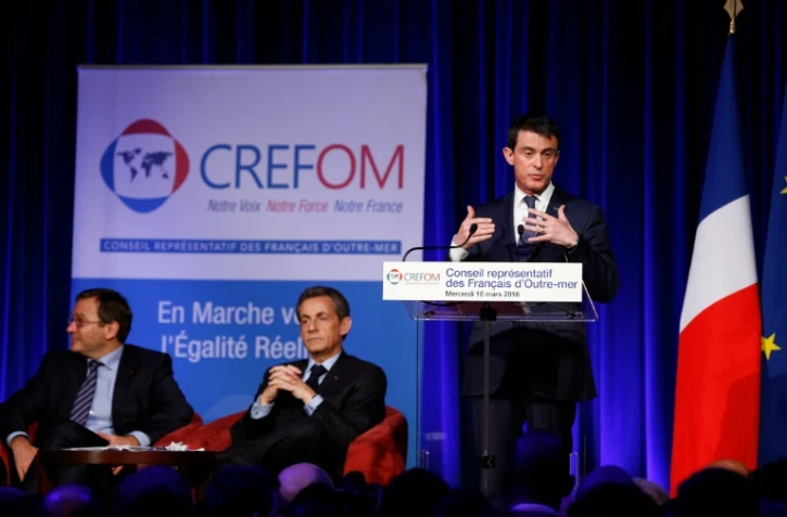Le Premier ministre Manuel Valls lors du dîner annuel du Conseil représentatif des Français d'Outre-mer (Crefom), le 16 mars 2016
