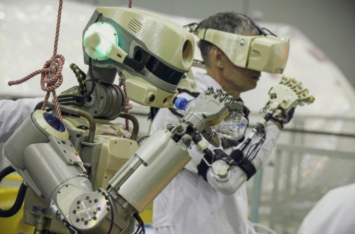 Essais du robot humanoïde russe Skybot F-850, alias Fiodor, avant son départ pour l'ISS