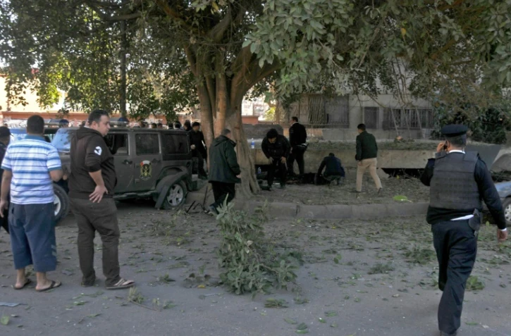 Les services de sécurité égyptiens après l'attaque à la bombe de Talibiya proche du Caire, le 9 décembre 2016 