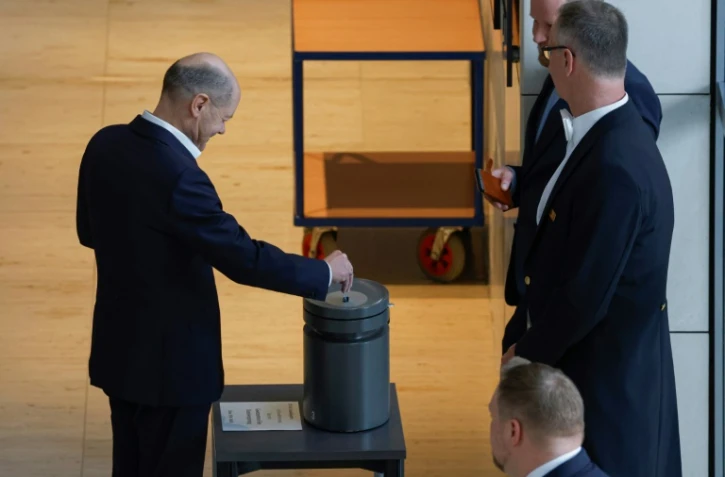 Le chancelier allemand Olaf Scholz vote sur la légalisation du cannbis au Bundestag, le 23 février 2024 à Berlin