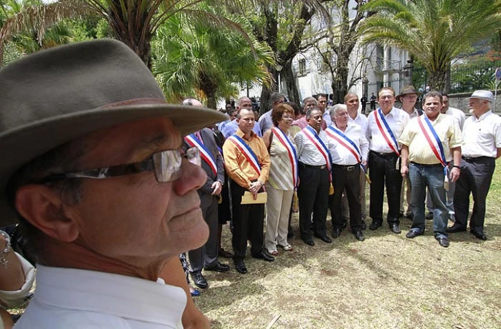 Mardi 30 Novembre 2010

Les élus PS PCR MODEM devant la préfecture