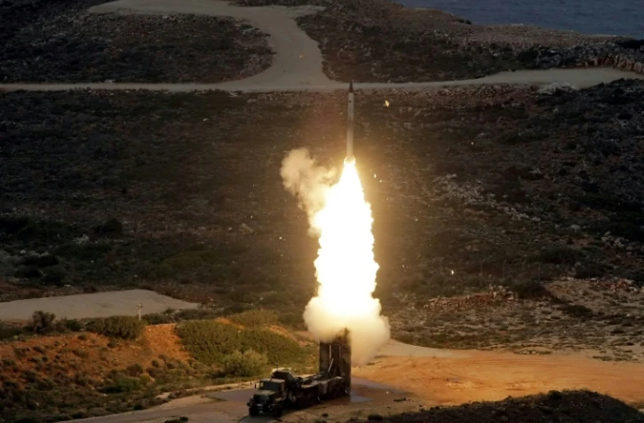 Un système anti-aérien S-300 fait feu, ici en Crète en 2013 lors d'exercices de l'armée grecque