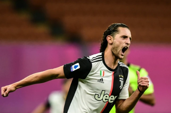 Adrien Rabiot le milieu de terrain de la Juventus le 7 juillet 2020 dans le stade San Siro de Milan.