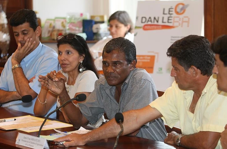 Mercredi 1 Décembre 2010
 
Conférence de presse sur la campagne au jardin de l'Etat