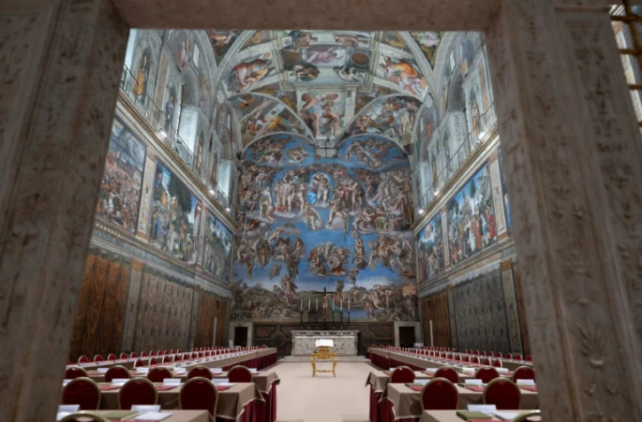Cette photo prise et diffusée le 6 mai 2025 par Vatican Media montre la chapelle Sixtine à la veille du conclave au Vatican