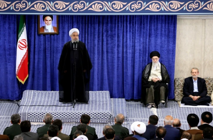 Photo diffusée par le bureau du guide suprême iranien montrant l'ayatollah Ali Khamenei écoutant un discours du président Hassan Rohani, le 14 mai 2019 à Téhéran