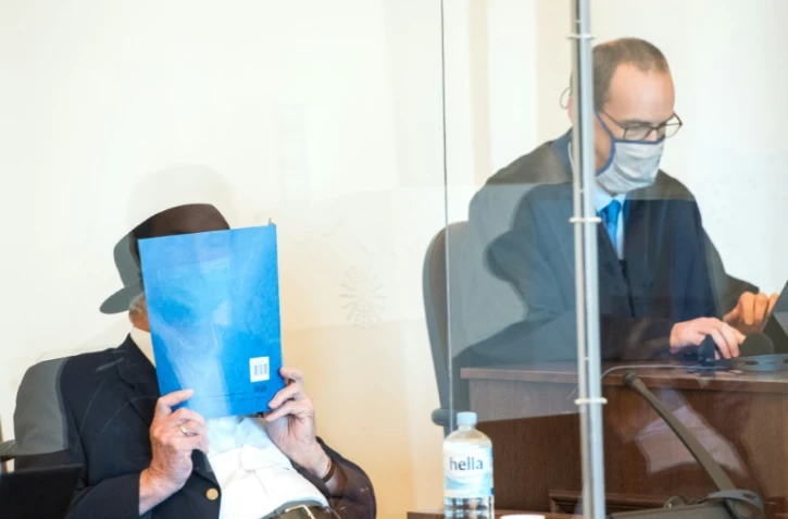 Bruno Dey, ancien gardien de camp nazi le 23 juillet 2020 au  tribunal à Hambourg, qui vient de le condamner à deux ans de prison avec sursis