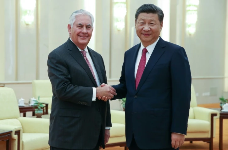 La secrétaire d'Etat américain Rex Tillerson avec le président chinois Xi Jinping à Pékin le 30 septembre 2017