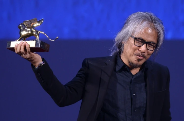 Le réalisateur philippin Lav remporte le Lion d'Or de la Mostra de Venise pour son film "The Woman who left" (La femme qui est partie), le 10 septembre 2016 à Venise 