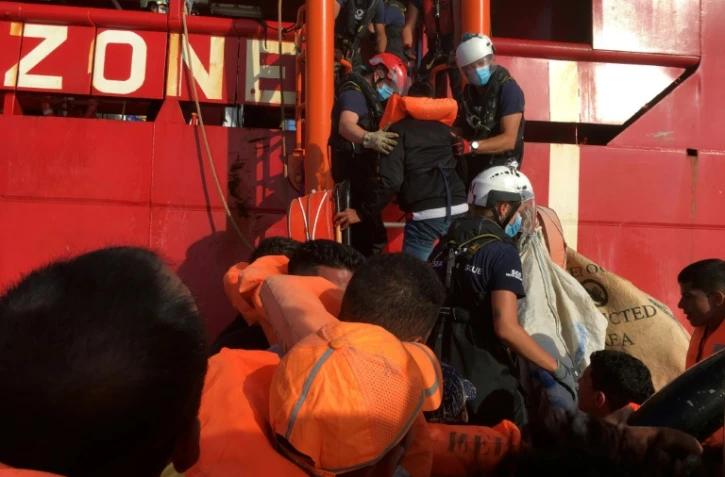 Une partie des 67 migrants secourus par le bateau Ocean Viking de l'ONG "SOS Méditerranée le 25 juin 2020