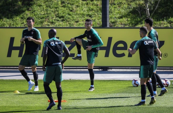 Cristiano Ronaldo s'entraîne avec ses coéquipiers au centre d'entraînement de la sélection portugaise d'Oeiras, près de Lisbonne, le 19 mars 2019 pour les qualifs de l'Euro