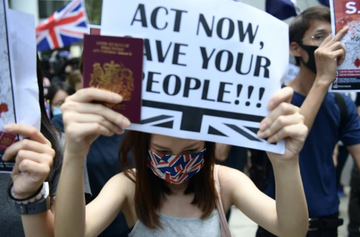 Des manifestants pro-démocratie se rassemblent devant le consulat de Grande-Bretagne à Hong Kong, le 15 septembre 2019