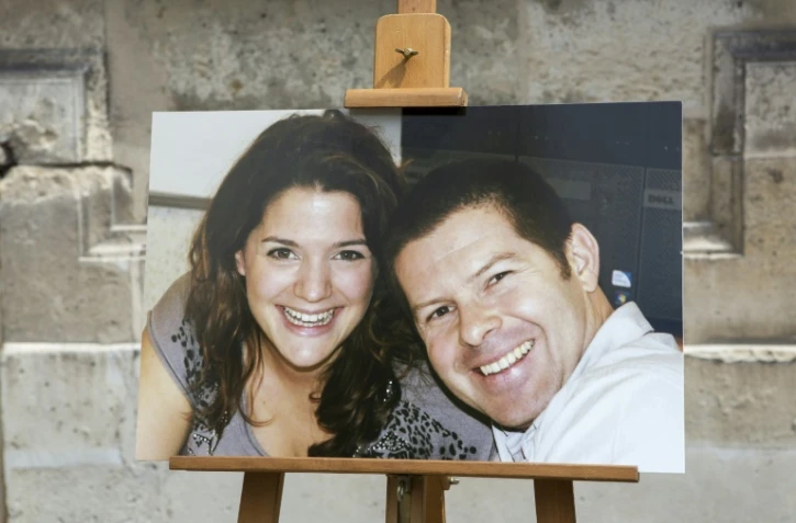 Le policier Jean-Baptiste Salvaing et sa compagne Jessica Schneider dans une photo exposée au ministère de l'Intérieur à Paris le 15 juin 2016