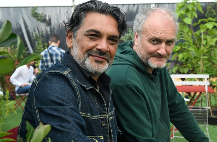 Stéfane Mellino et Michel Ochowiak, des Négresses vertes, posent le 21 juillet 2018 à Carhaix-Plouguer
