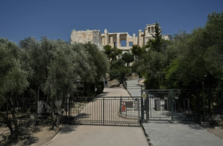 Le site de l'Acropole fermée au public en raison d'une vague de chaleur en Grèce, le 20 juillet 2023 à Athènes