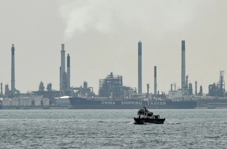 Un pétrolier à quai près de la raffinerie de l'île de Bukom, au large de Singapour, le 18 janvier 2016