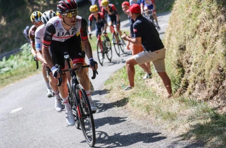 Le Polonais Rafal Majka devant son leader chez UAE, le Slovène Tadej Pogacar, lors de la 16e étape du Tour de France, entre Carcassonne et Foix, le 19 juillet 2022