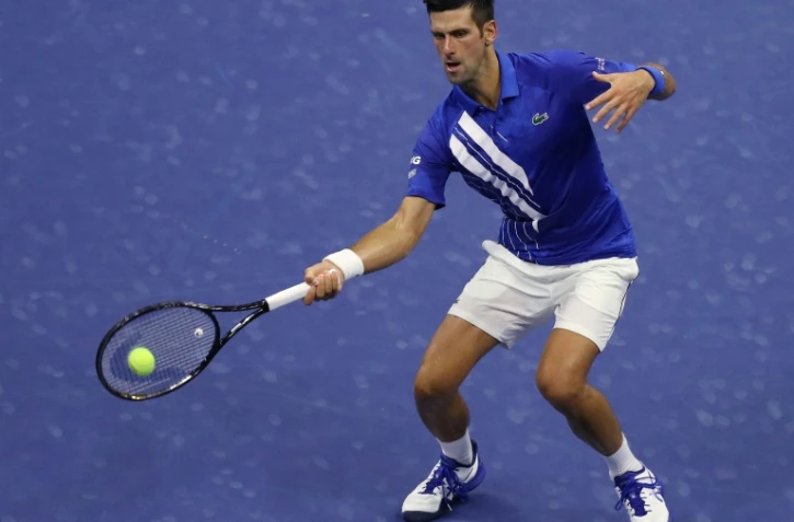 Novak Djokovic, Serbie, renvoie une volley lors de son premier match en simple contre le Bosnien Damir Dzumhur, au premier tour de l'US Open à New York, le 31 août 2020