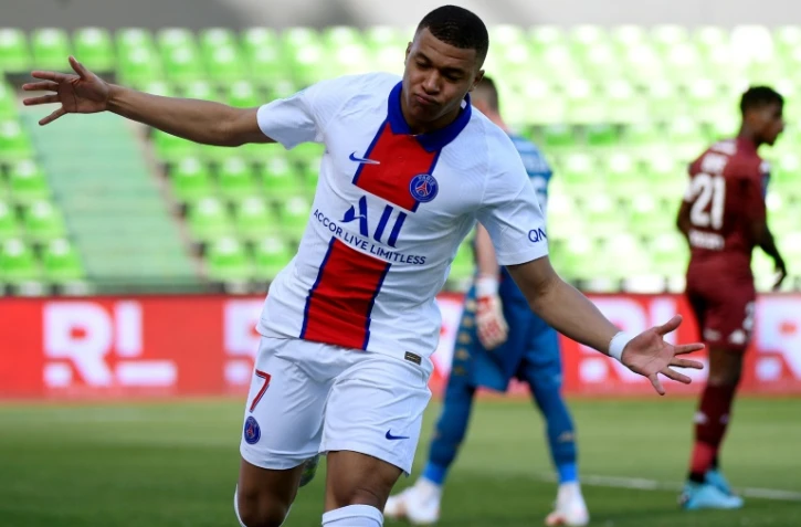 L'attaquant du Paris SG Kylian Mbappé après un but sur la pelouse de Metz, le 24 avril 2021