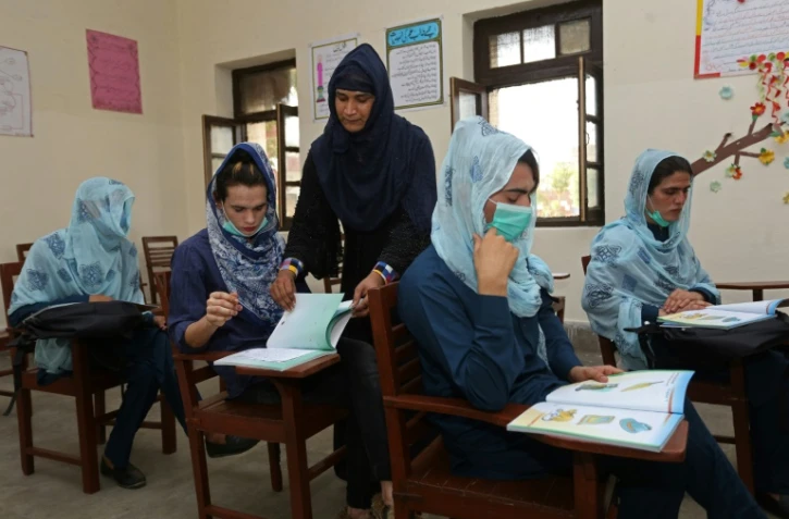 Une classe dans la première école publique transgenre au Pakistan, le 8 juillet 2021 à Multan
